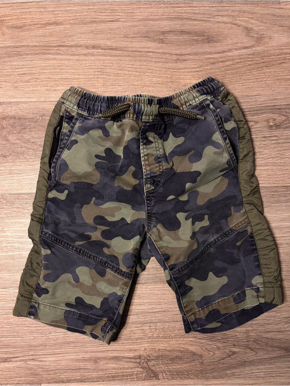 Gap Kids Boys Camouflage Elastic Waist Shorts Size S (6)